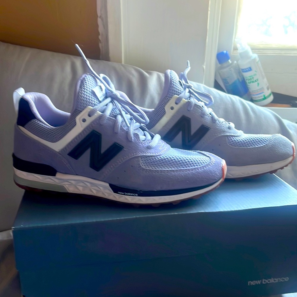 New Balance sneaker u.s.a. size5 new and in box